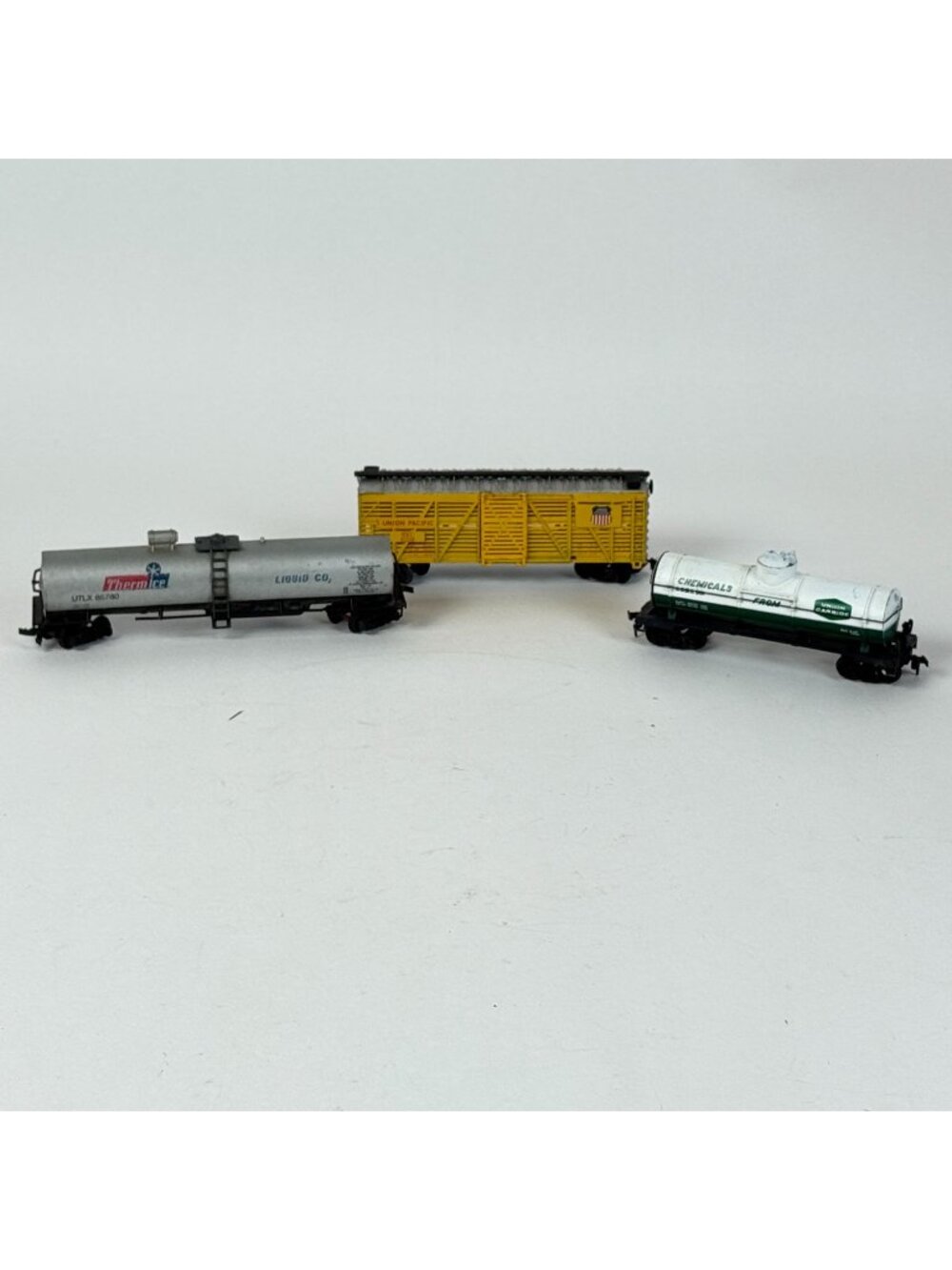 Vintage HO Scale Train Cars Union Pacific, Chemical Tankers & Thermice Tranker